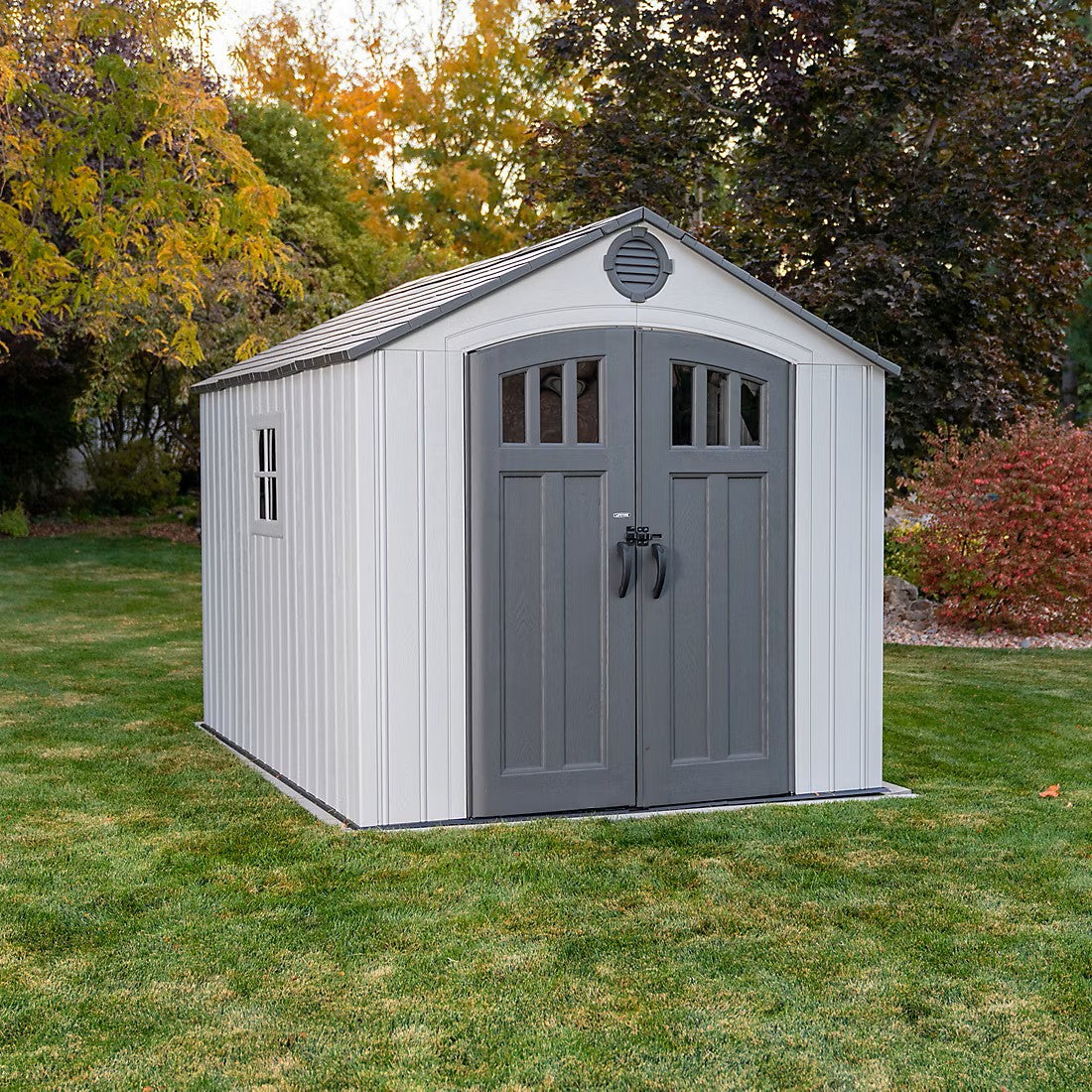 Cobertizo de almacenamiento al aire libre de 8' x 10'