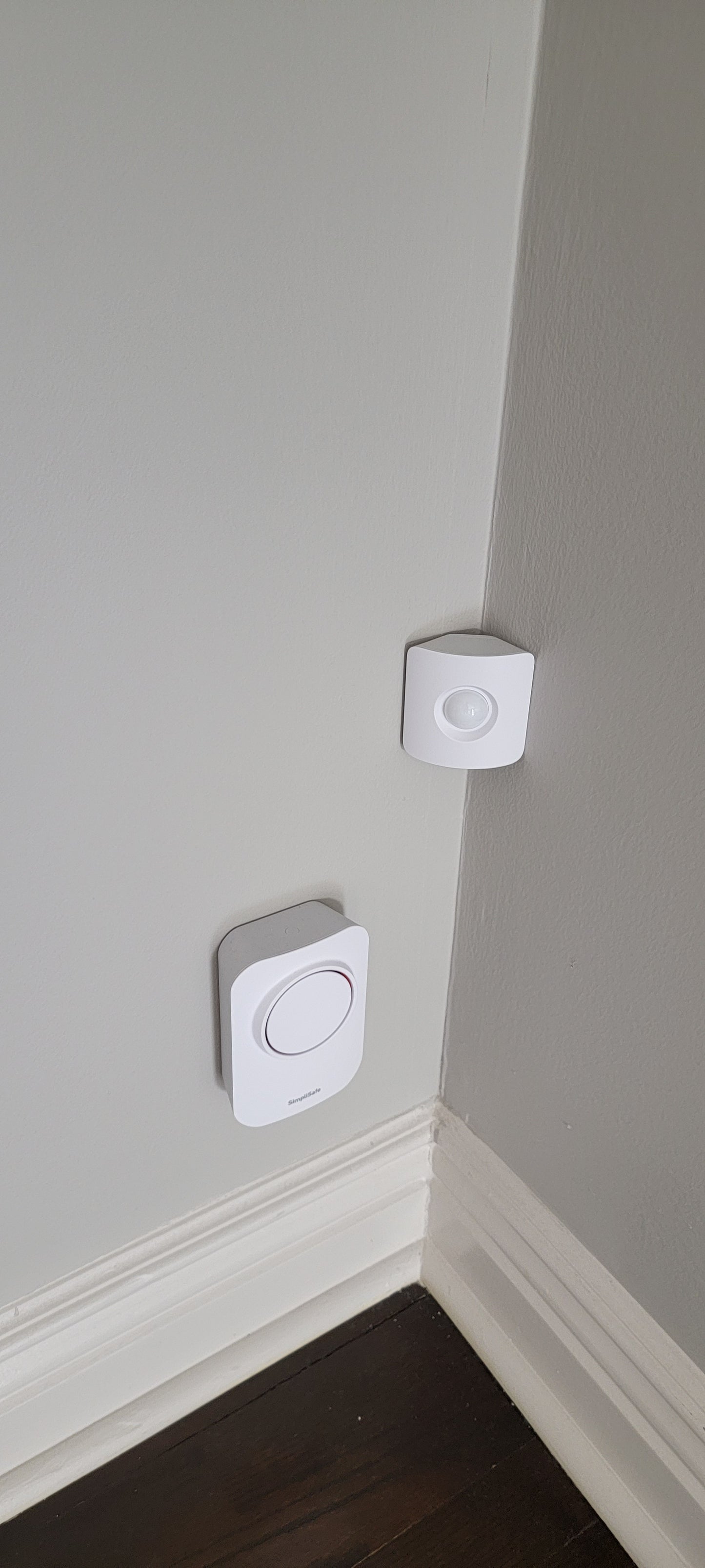 Instalación de sistema de alarma inteligente