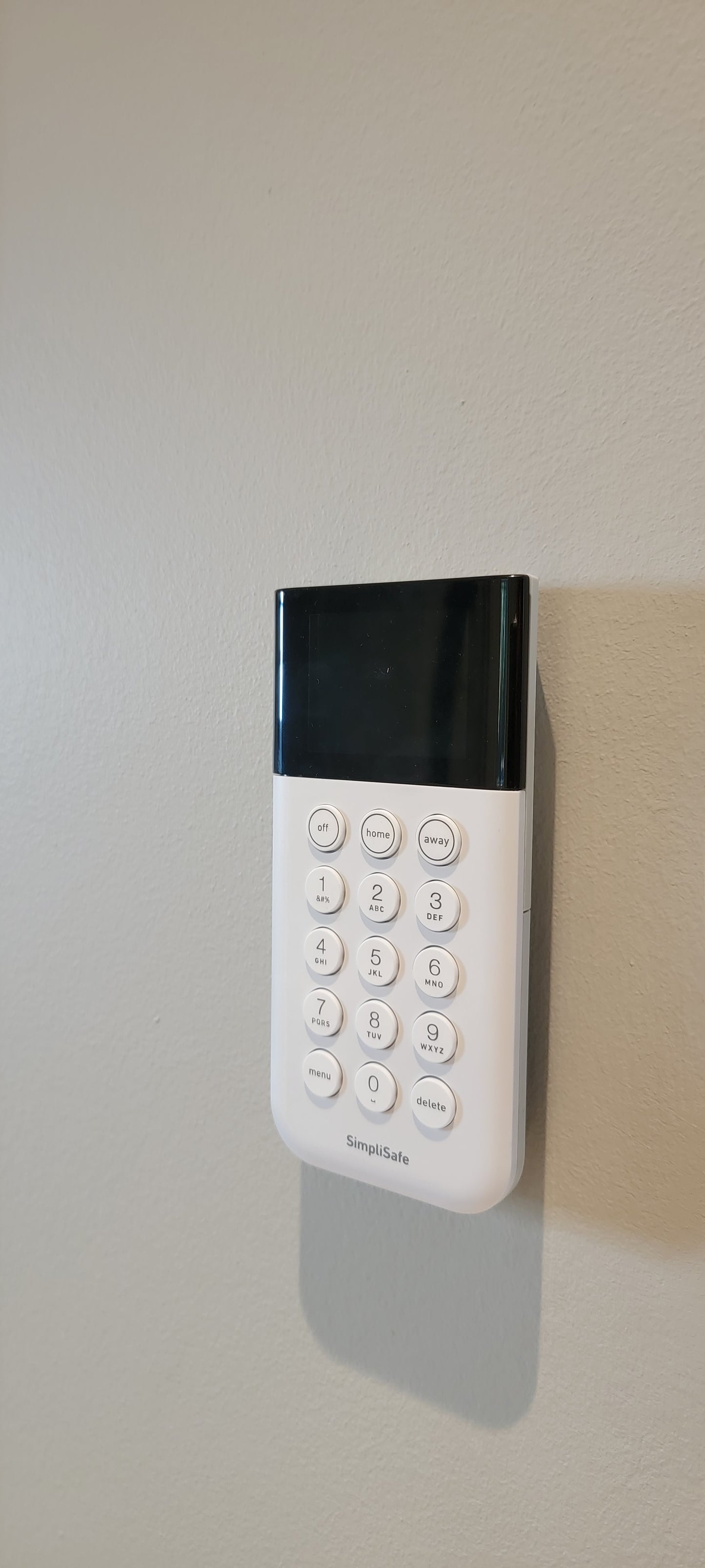 Instalación de sistema de alarma inteligente