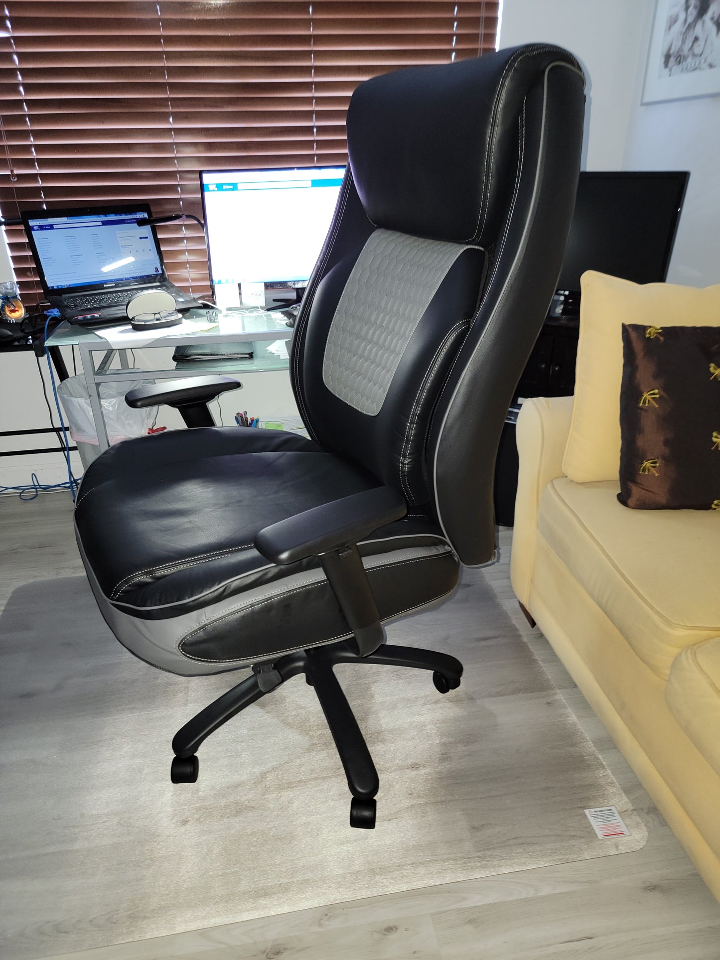 Montaje de silla de oficina