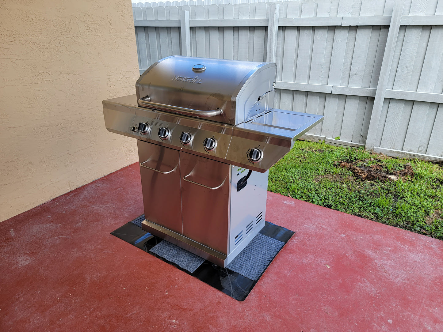 Grill or Barbeque Assembly