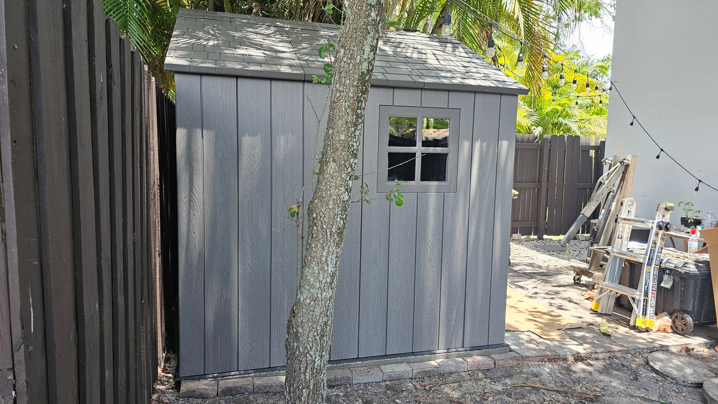 Cobertizo de almacenamiento exterior de plástico de 8' x 7.5'