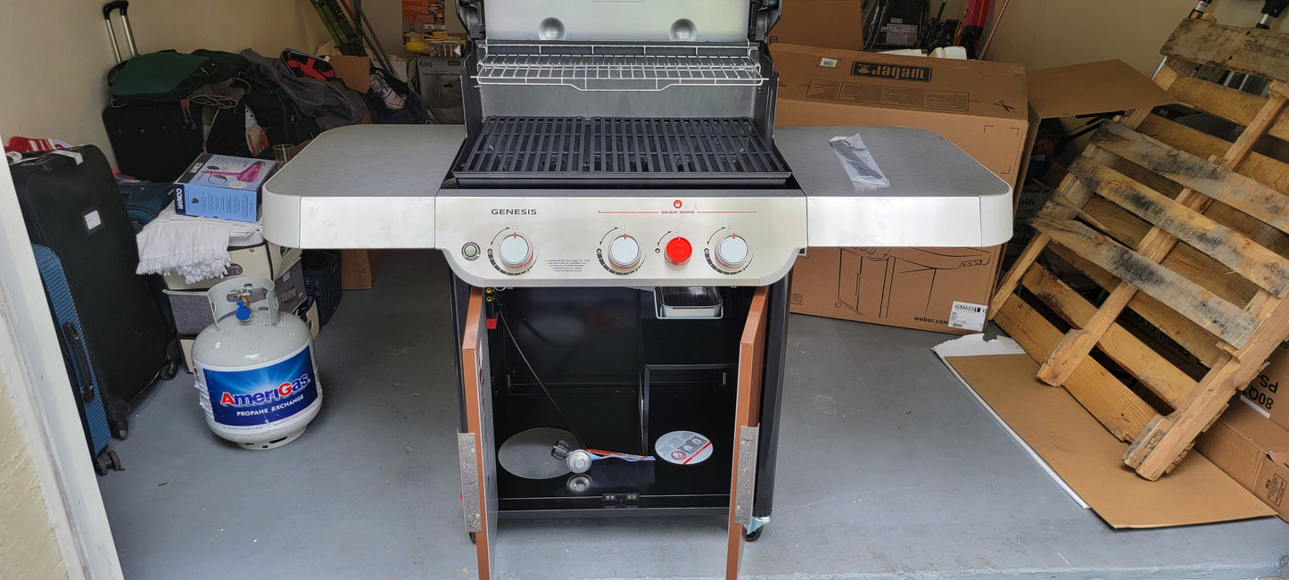 Grill or Barbeque Assembly
