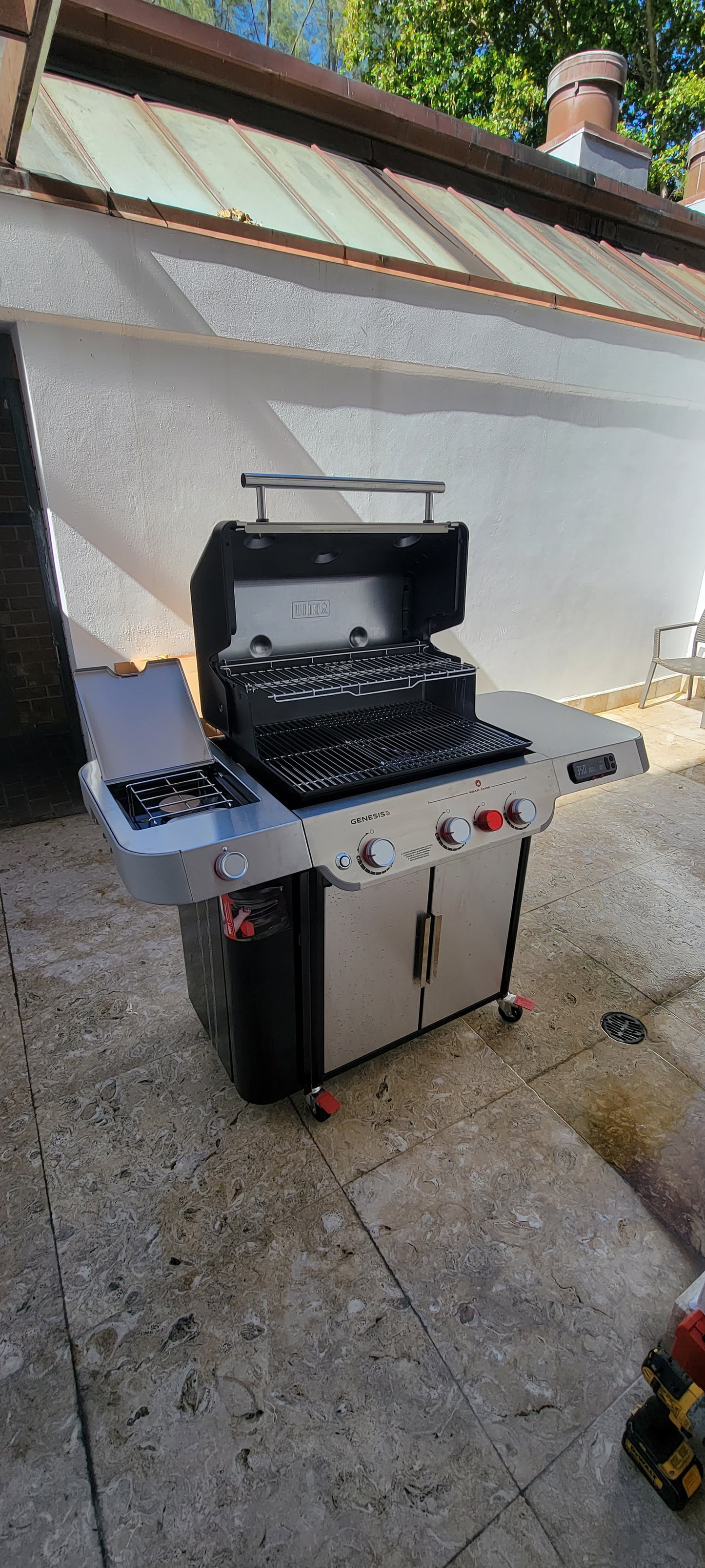 Grill or Barbeque Assembly